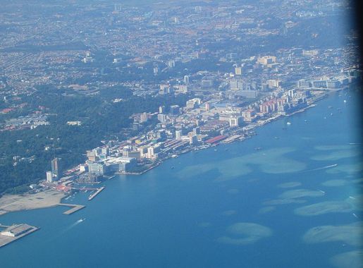 File:Kota Kinabalu panorama from the air.jpg - Wikimedia Commons