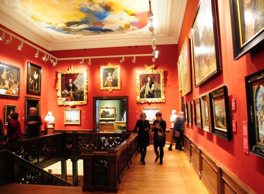 File:Interior of the second floor Mauritshuis Museum Den Haag -  panoramio.jpg - Wikimedia Commons