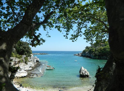 File:Damouchari bay Pelion 1.jpg - Wikimedia Commons