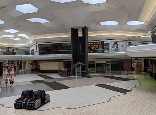 File:Lakeforest Mall center area Gaithersburg MD 2021-08-21 13-32-19 1.jpg  - Wikimedia Commons