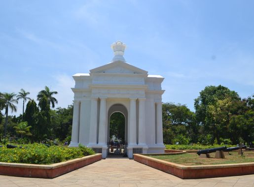 File:Bharati park Pondicherry.jpg - Wikimedia Commons