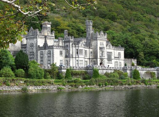 File:Kylemore Abbey2007.jpg - Wikimedia Commons