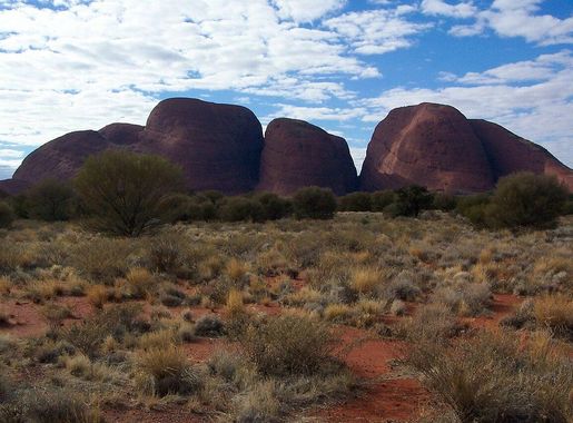 File:Australie Red Center Kata Tjutas Olgas.JPG - Wikimedia Commons