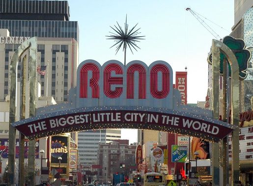 File:Reno arch.jpg - Wikipedia