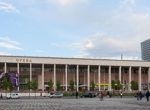 File:Palacio de Cultura, Tirana, Albania, 2014-04-17, DD 11.JPG - Wikipedia