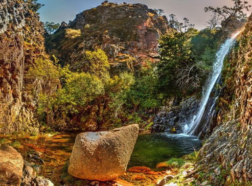 File:Poço do Inferno Waterfall.JPG - Wikimedia Commons
