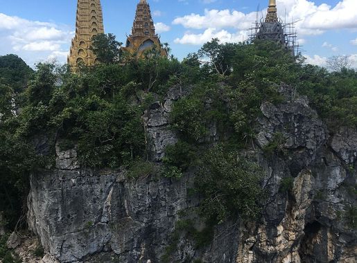 File:Phnom Sampeau temple 2.jpg - Wikimedia Commons
