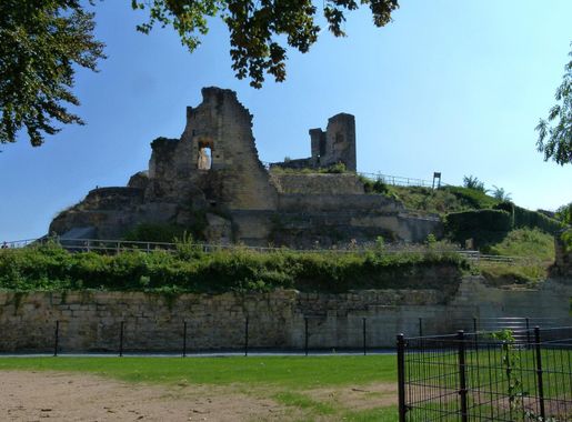 File:Valkenburg, Kasteelruïne, overzicht02.jpg - Wikimedia Commons