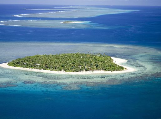 File:Tavarua Island, Fiji.JPG - Wikimedia Commons