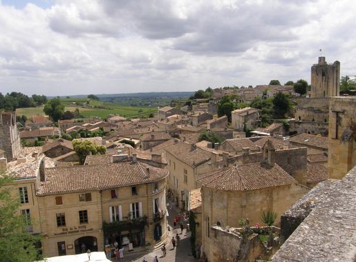 File:Saint Émilion, Gironde, France..JPG - Wikimedia Commons