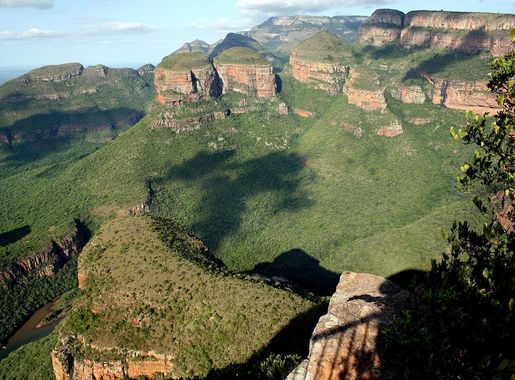 File:Three Rondavels, Blyde River Canyon Nature Reserve, Mpumalanga, South  Africa.jpg - Wikimedia Commons