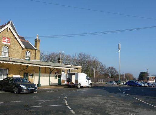 File:Wightbus 5862 HW54 DCE and Shanklin railway station.JPG - Wikimedia  Commons