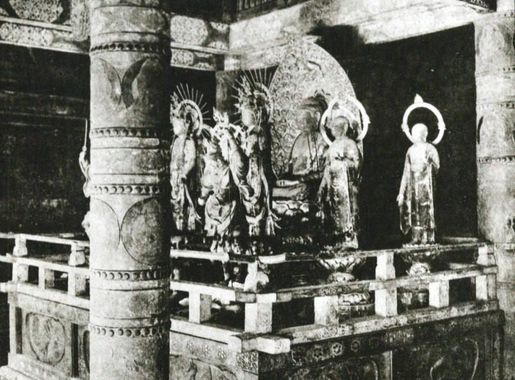File:Interior GoldenHall Chusonji.JPG - Wikimedia Commons