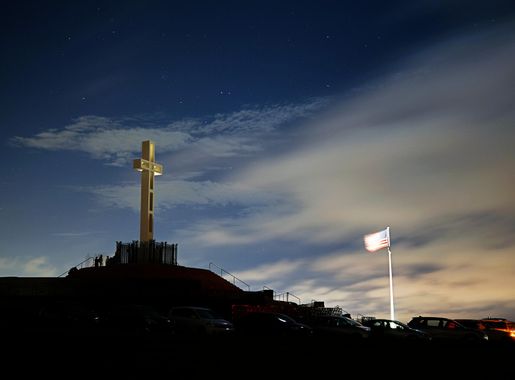 File:Mount Soledad Park and Memorial Cross (night1).jpg - Wikimedia Commons