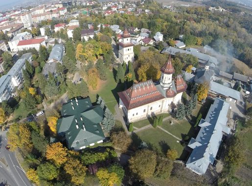 Fișier:Imagine aeriană a Mănăstirii Sfântul Ioan cel Nou din Suceava.JPG -  Wikipedia