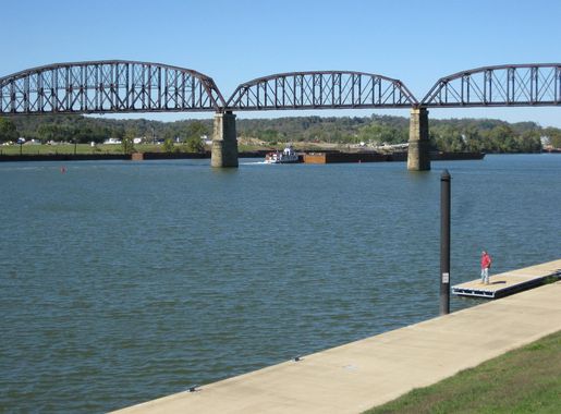 File:Coal Barge Near Silver Bridge Collapse (5069432249).jpg - Wikimedia  Commons