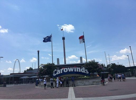 File:Carowinds entrance sign and state flags.jpeg - Wikimedia Commons