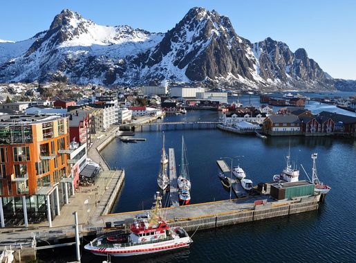 File:Svolvaer, Lofoten, Norway.JPG - Wikimedia Commons