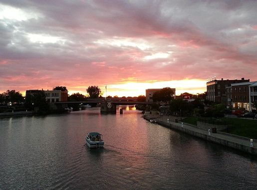 File:Sunset over the Erie Canal in North Tonawanda, NY..jpg - Wikipedia