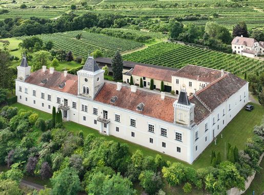 File:Angern - Schloss Wolfsberg.JPG - Wikimedia Commons