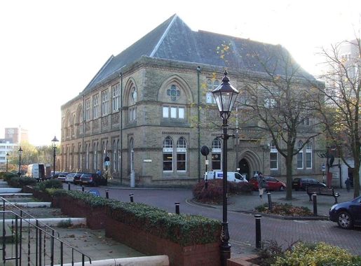 File:Front of Blackburn Museum and Art Gallery.jpg - Wikimedia Commons