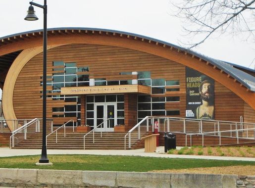 File:Thompson Exhibition Building, Mystic Seaport Museum.jpg - Wikimedia  Commons