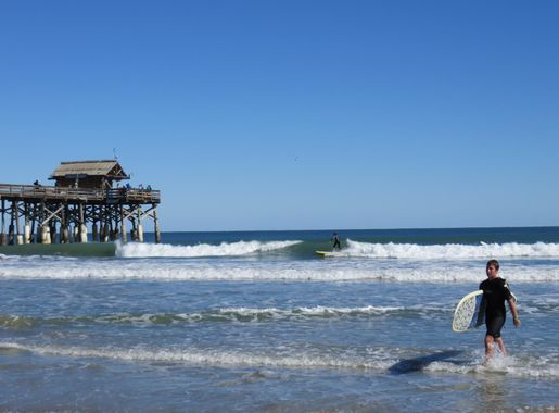 File:Surfing at the Cocoa Beach Pier (Cocoa Beach, Florida) 003.jpg -  Wikimedia Commons