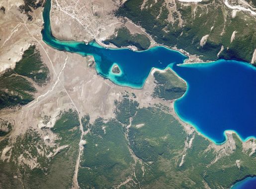 File:ISS-052-E-045462 (Lake Khuvsgul) lrg.jpg - Wikimedia Commons