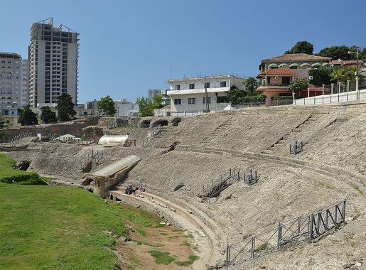 File:Amphitheatre of Durrës (by Pudelek).JPG - Wikimedia Commons
