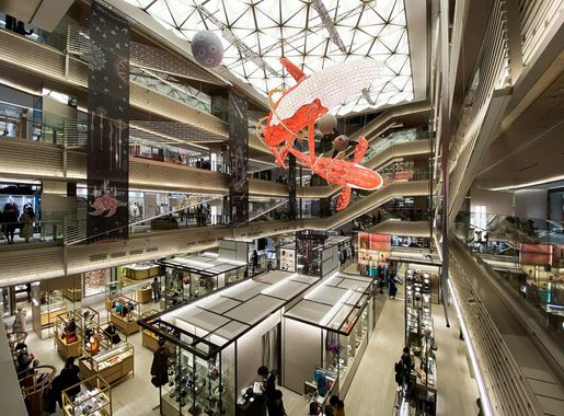File:GINZA SIX Atrium View 201912.jpg - Wikimedia Commons