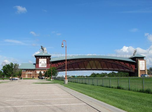 File:The Great Platte River Road Archway Monument (from the west), Kearney,  Nebraska, USA.jpg - Wikipedia