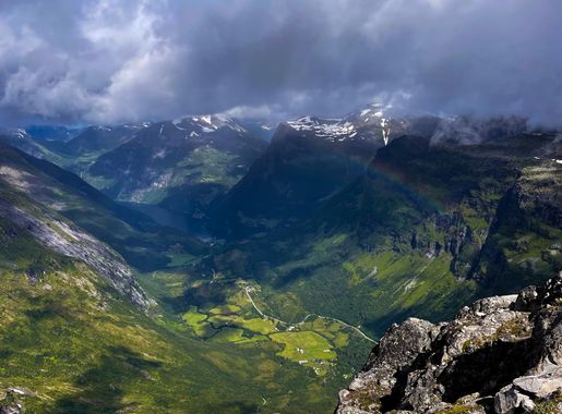 File:Geiranger Skywalk.jpg - Wikimedia Commons