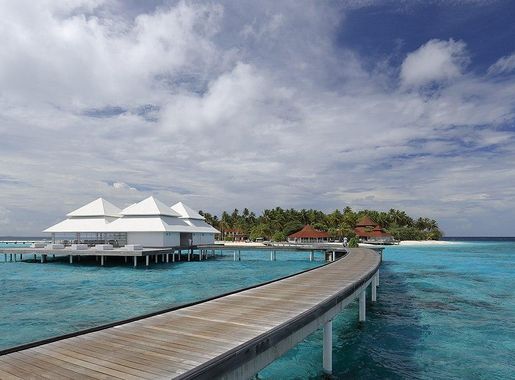 File:Diamonds Thudufushi Beach and Water Villas, May 2017 -04.jpg -  Wikimedia Commons