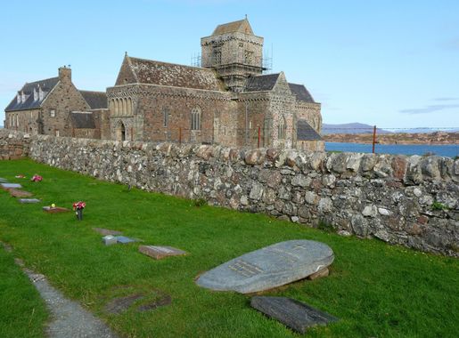 File:Iona Abbey - geograph.org.uk - 2604904.jpg - Wikimedia Commons