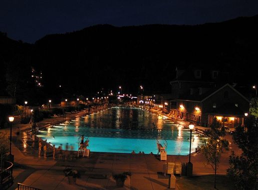 File:Glenwood Springs Pool at night.jpg - Wikimedia Commons