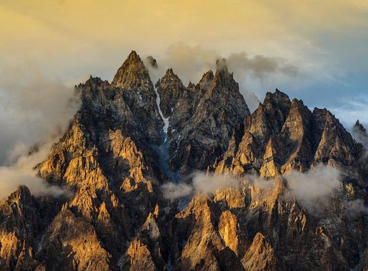 File:Clouds in the Passu Cones - Hunza Valley.jpg - Wikimedia Commons