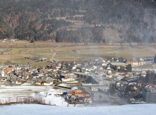File:Nassfeld ski center Tröpolach from Carnia 2015 P02.JPG - Wikimedia  Commons