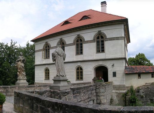 Soubor:Valdštejn (01)-Valdštejn (03).jpg – Wikipedie