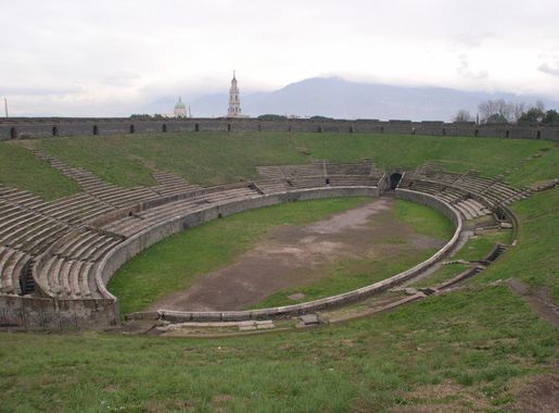File:Pompeii amphitheatre interior.jpg - Wikipedia