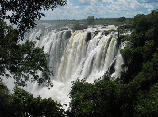 File:Victoria Falls - Main Falls 1 - Flickr - SqueakyMarmot.jpg - Wikimedia  Commons