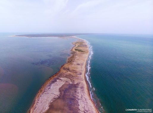 File:Adam's Bridge - Mannar - Sri Lanka (29621399698).jpg - Wikimedia  Commons