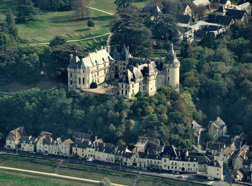 File:Chaumont-sur-Loire castle, aerial view.jpg - Wikimedia Commons