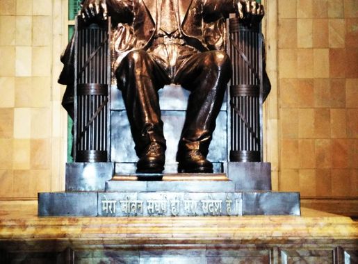 File:The bronze statue of BR Ambedkar in Ambedkar Memorial Park, Lucknow,  identical to Lincoln's.jpg - Wikimedia Commons