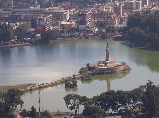 File:Detail of statue in lake anosy in Antananarivo Madagascar 2013.JPG -  Wikipedia