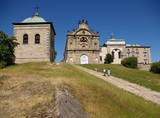 File:Swiety Krzyz klasztor 3961 20080703.jpg - Wikimedia Commons