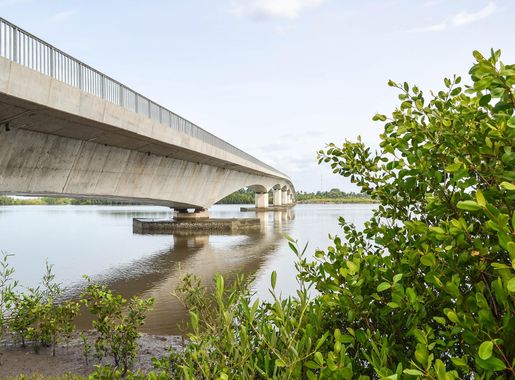 File:Bridge over Rio Farim-Cacheu, São Vicente, Guinea-Bissau.jpg -  Wikimedia Commons