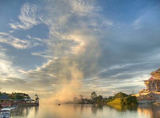 File:Sunset over Kuching river (3678636889).jpg - Wikimedia Commons
