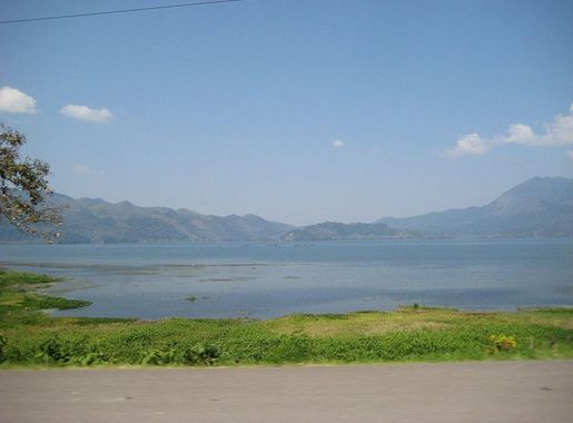 Archivo:Lake Yojoa - panoramio.jpg - Wikipedia, la enciclopedia libre