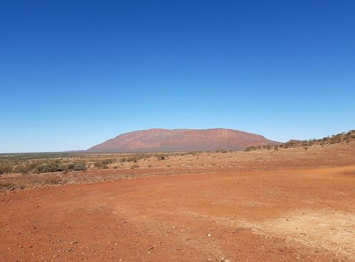 File:Mt Augustus seen from Emu Hill Lookout, July 2020.jpg - Wikimedia  Commons