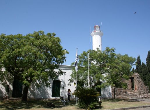 File:Faro de Colonia del Sacramento, Uruguay1.JPG - Wikimedia Commons